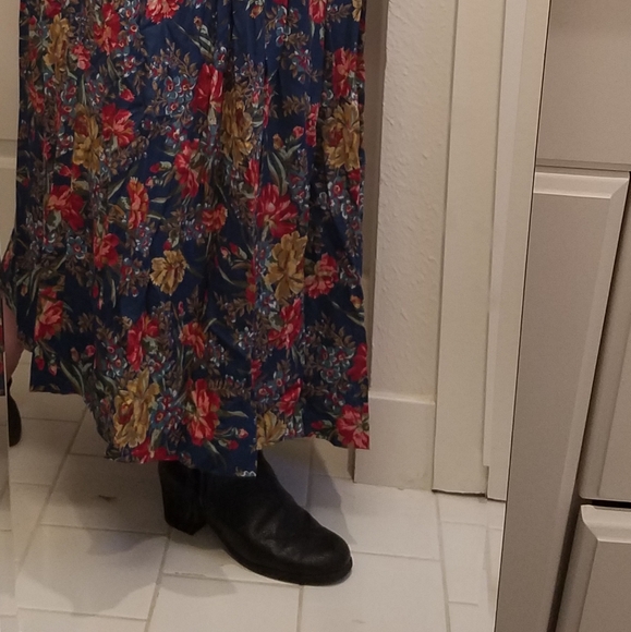 Susan Bristol_Floral Skirt w/POCKETS & Belt - Picture 6 of 14
